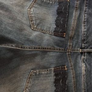 Code Blue Women’s Capri/Bermuda denim with lace